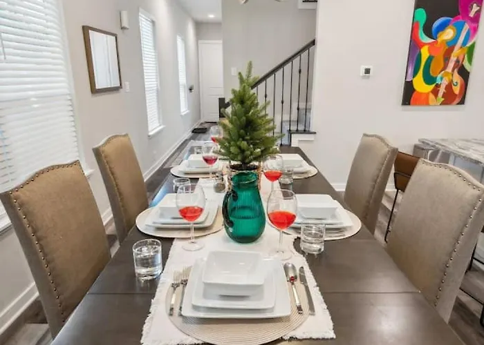 Joyous 3bd House In The Heart Of Worth Holiday home