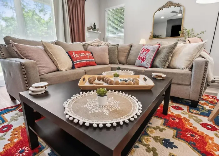 Joyous 3bd House In The Heart Of Worth