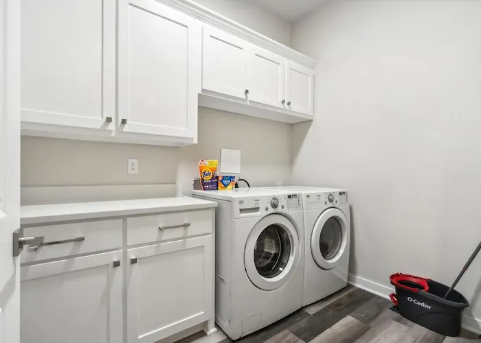 Joyous 3bd House In The Heart Of Worth Holiday home
