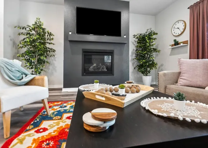 Joyous 3bd House In The Heart Of Worth