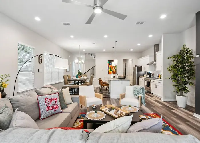 Joyous 3bd House In The Heart Of Worth