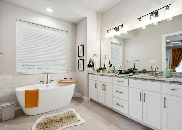 Joyous 3bd House In The Heart Of Worth