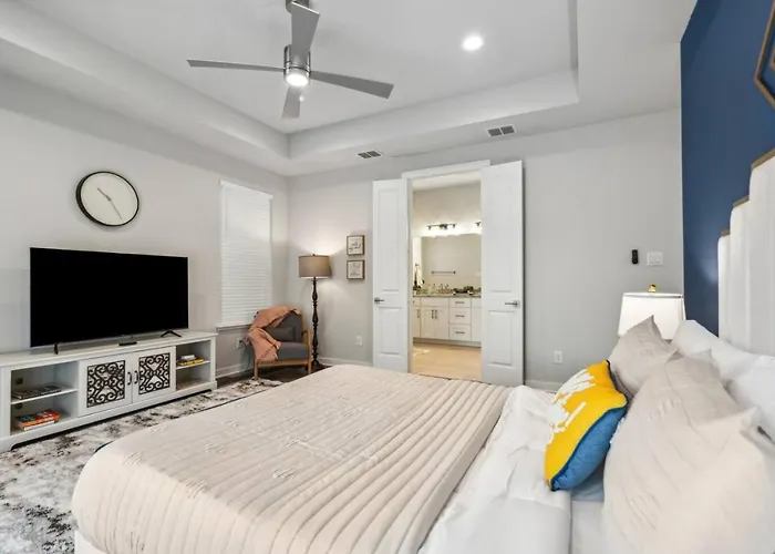Joyous 3bd House In The Heart Of Worth