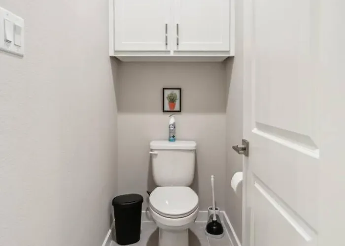 Joyous 3bd House In The Heart Of Worth Holiday home *