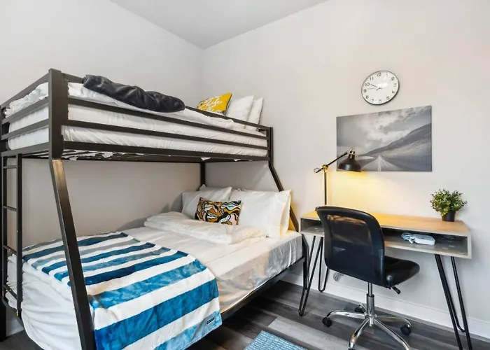 Joyous 3bd House In The Heart Of Worth Holiday home *