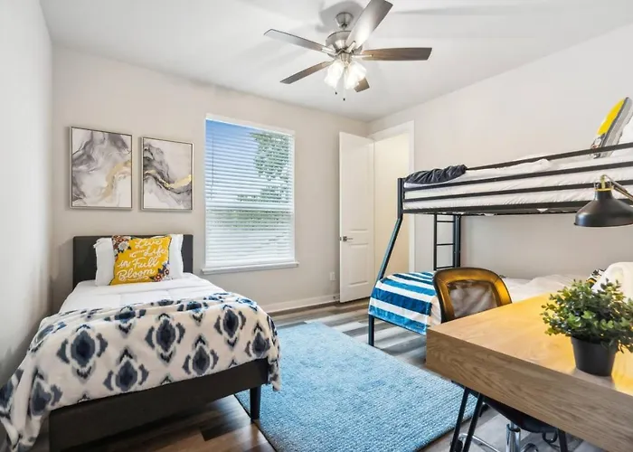 Joyous 3bd House In The Heart Of Worth